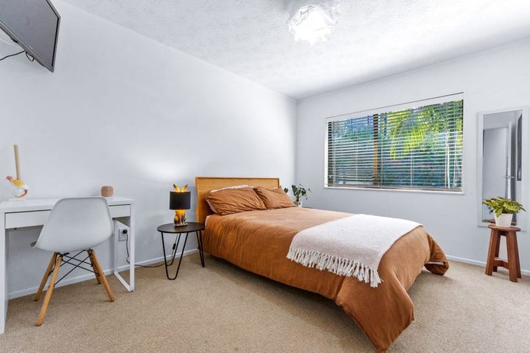 Photo of property in 2/93 Churchill Road, Murrays Bay, Auckland, 0630