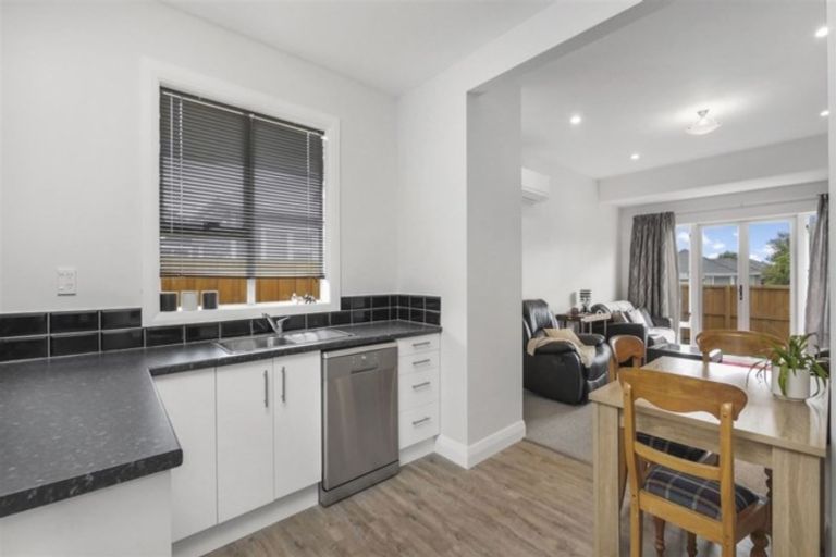 Photo of property in 156 Wainoni Road, Avondale, Christchurch, 8061