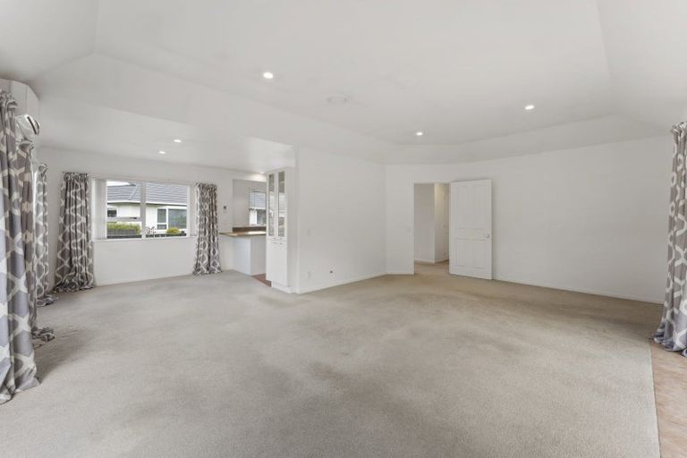 Photo of property in 14 Millwood Place, Silverstream, Upper Hutt, 5019