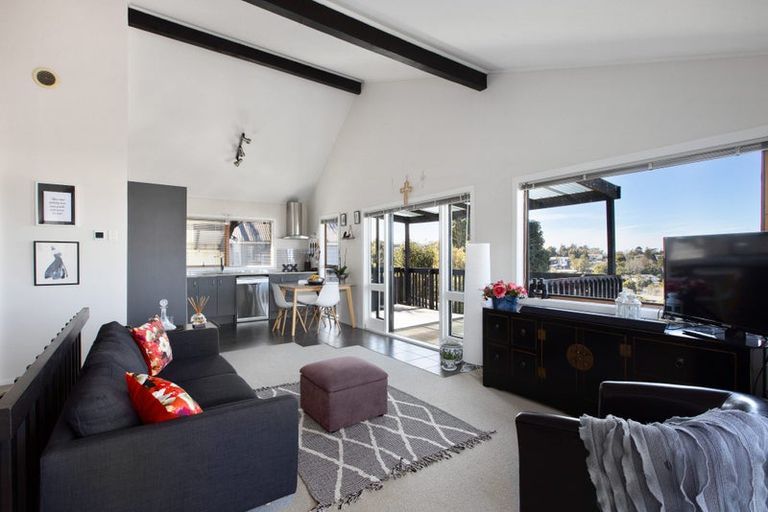 Photo of property in 2/807 East Coast Road, Northcross, Auckland, 0630