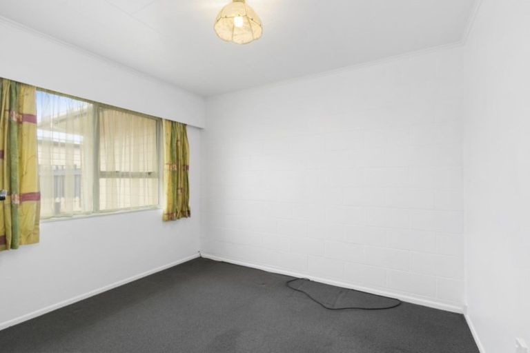 Photo of property in 50b Whites Line West, Woburn, Lower Hutt, 5010