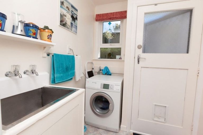 Photo of property in 4 Makora Grove, Paremata, Porirua, 5024