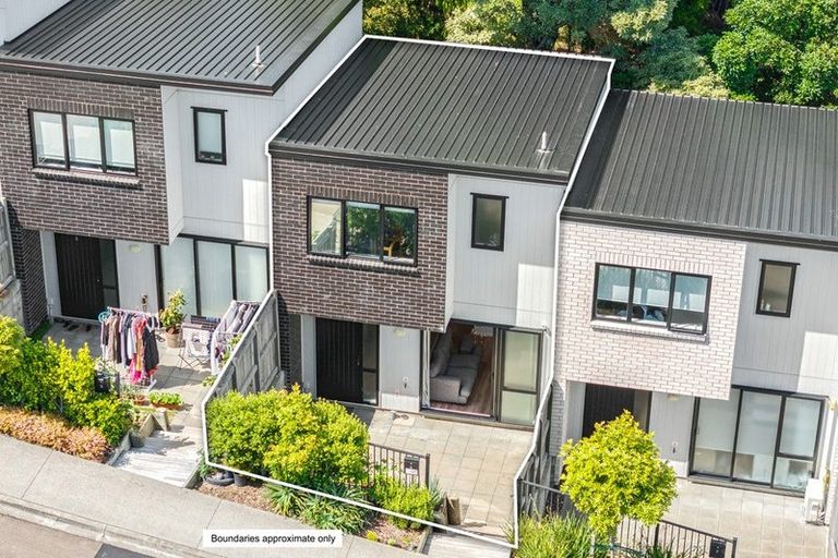 Photo of property in 5 Tokai Place, Glen Eden, Auckland, 0602