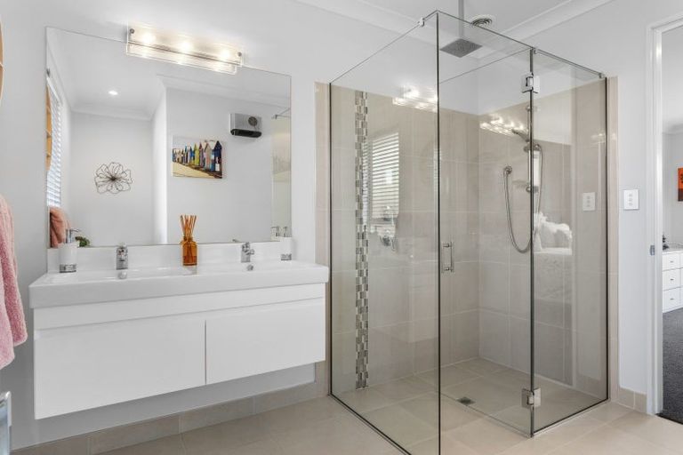 Photo of property in 28 Sequoia Way, Rangiora, 7400