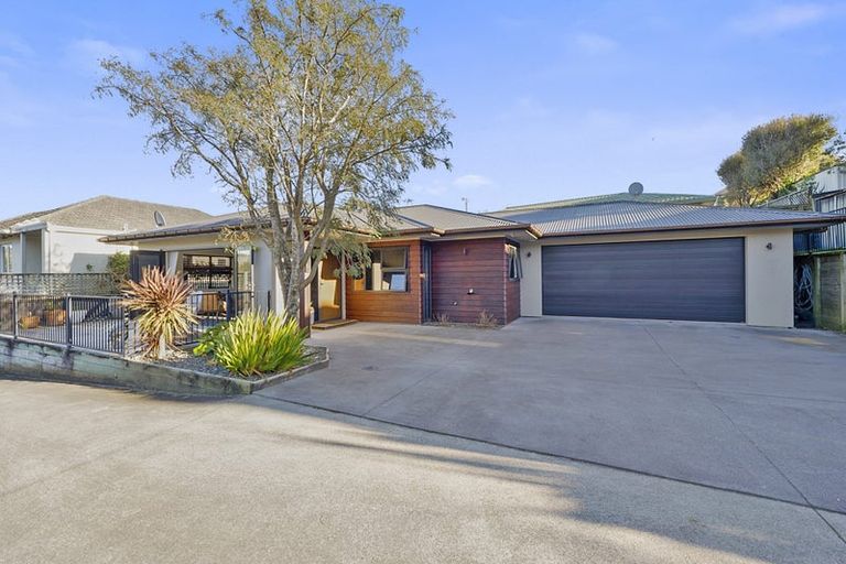 Photo of property in 4a Awanui Street, Merrilands, New Plymouth, 4312