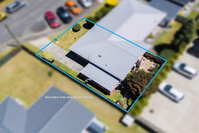 Photo of property in 15 Abel Tasman Avenue, Henderson, Auckland, 0610