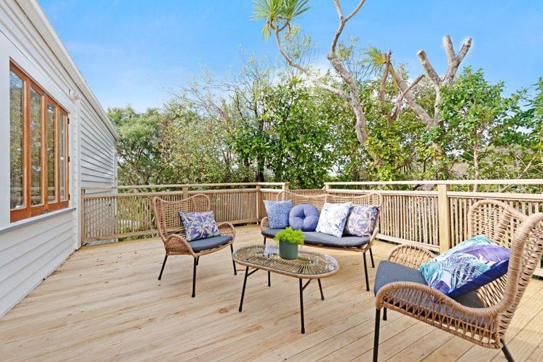 Photo of property in 22 Homewood Crescent, Karori, Wellington, 6012