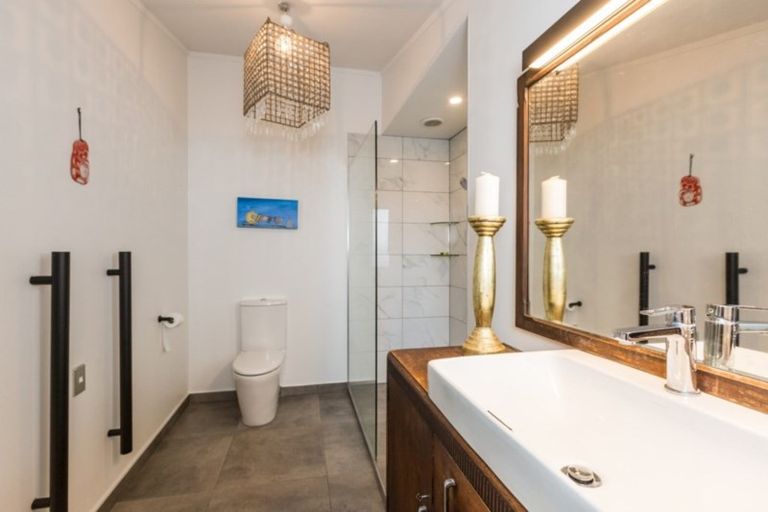 Photo of property in 24 Roslyn Road, Bluff Hill, Napier, 4110