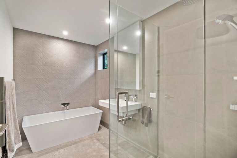 Photo of property in 11 Red Deer Rise, Kelvin Heights, Queenstown, 9300