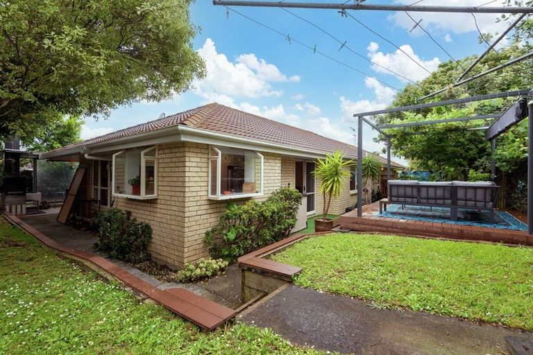 Photo of property in 24 Frank Bunce Grove, Flat Bush, Auckland, 2019