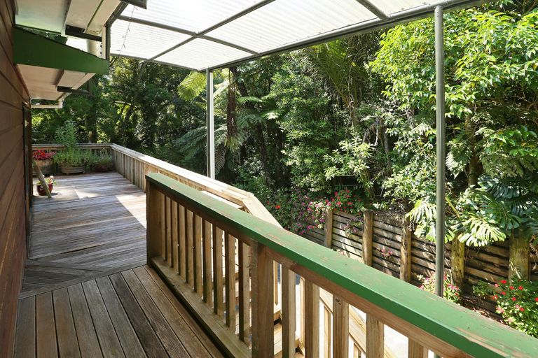 Photo of property in 40 Napuka Road, Henderson Valley, Auckland, 0612