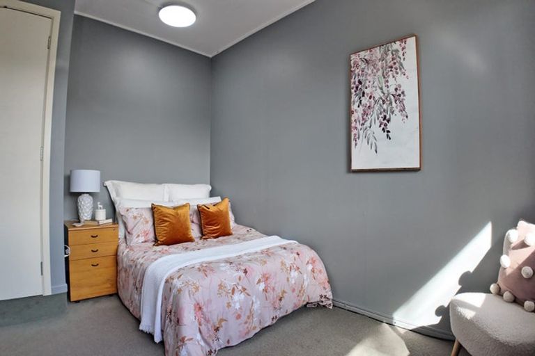 Photo of property in 22b Hillside Drive, Maoribank, Upper Hutt, 5018