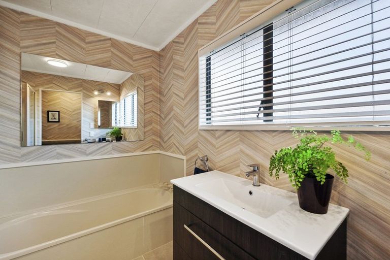 Photo of property in 43 Grace Crescent, Richmond Heights, Taupo, 3330