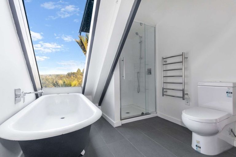 Photo of property in 33 Tainui Road, Titirangi, Auckland, 0604