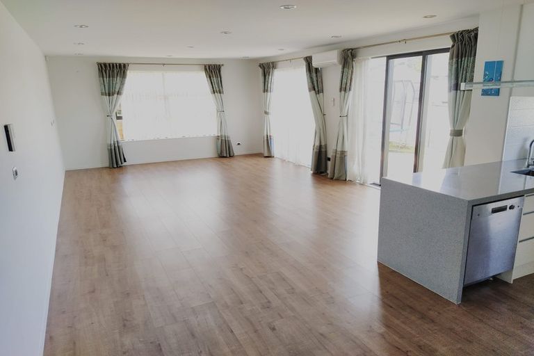 Photo of property in 14 Golden Morning Drive, Albany Heights, Auckland, 0632