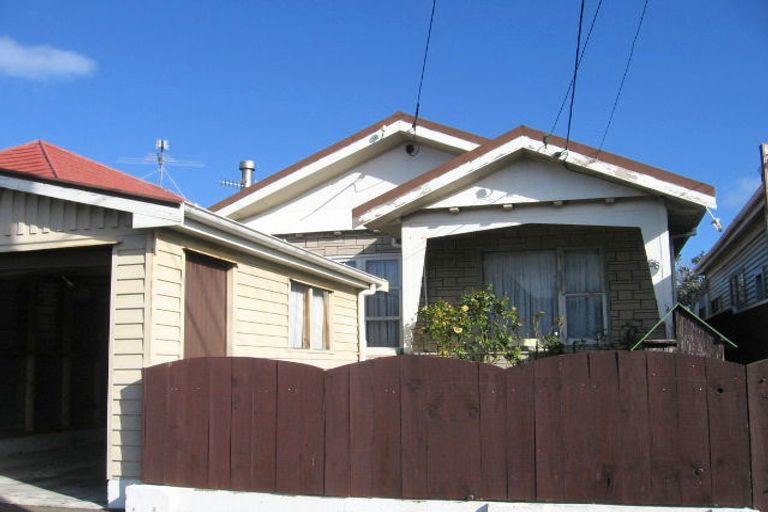 Photo of property in 58 Endeavour Street, Lyall Bay, Wellington, 6022