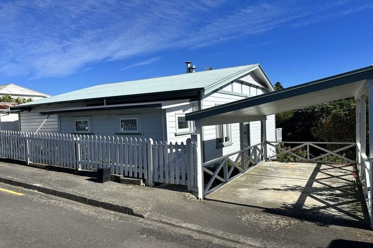 Photo of property in 14 Enfield Road, Hospital Hill, Napier, 4110