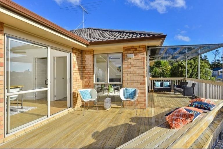 Photo of property in 14 Nimstedt Avenue, Oteha, Auckland, 0632