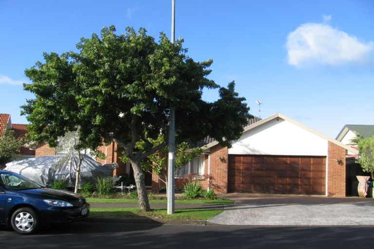 Photo of property in 25 Wiltshire Place, Somerville, Auckland, 2014