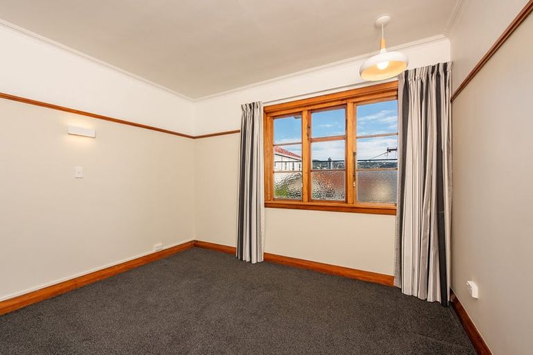 Photo of property in Ionian Flats, 123-125 Brougham Street, Mount Victoria, Wellington, 6011