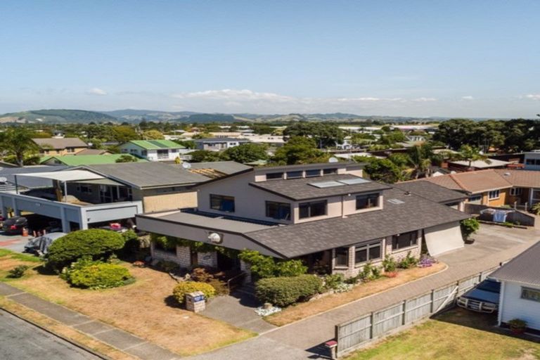 Photo of property in 10 Fairway Avenue, Mount Maunganui, 3116