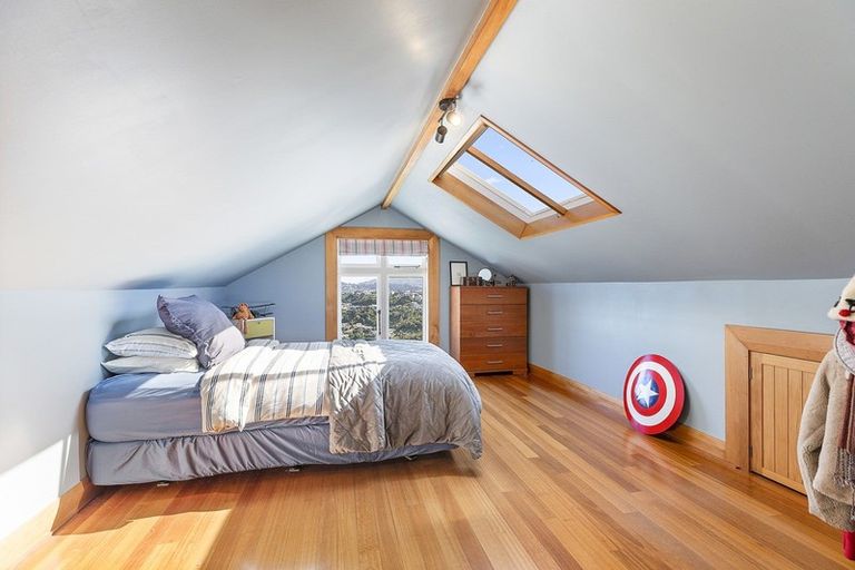 Photo of property in 168 Nevay Road, Karaka Bays, Wellington, 6022