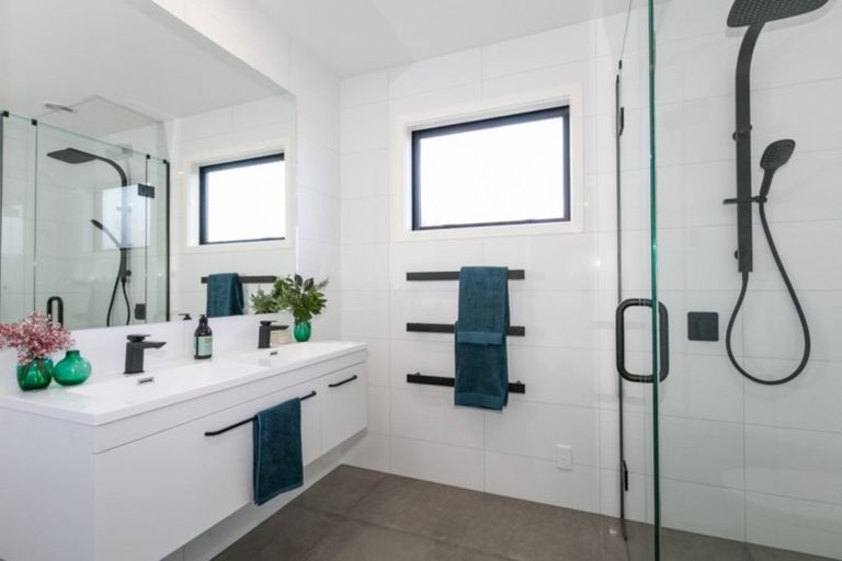 Photo of property in 11 Hurunui Drive, Te Awa, Napier, 4110