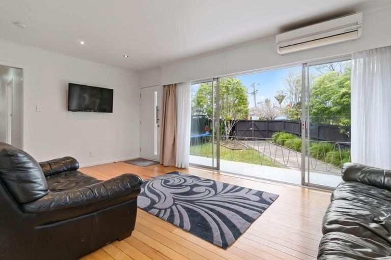 Photo of property in 77 Seymour Road, Sunnyvale, Auckland, 0612