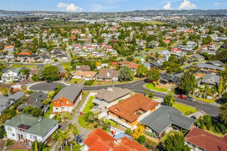 Photo of property in 10 Tatyana Place, Massey, Auckland, 0614