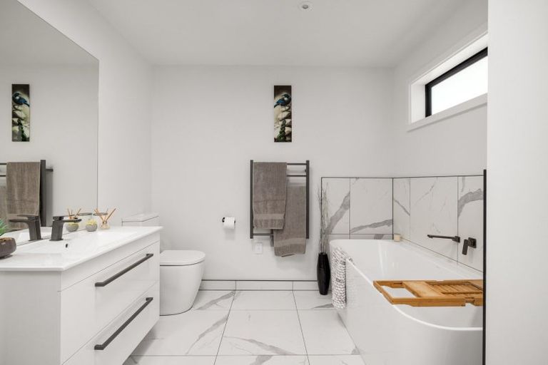 Photo of property in 1 Mida Close, Papamoa Beach, Papamoa, 3118