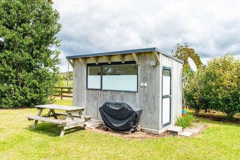 Photo of property in 25 Johnson Point Road, Waipu, 0582
