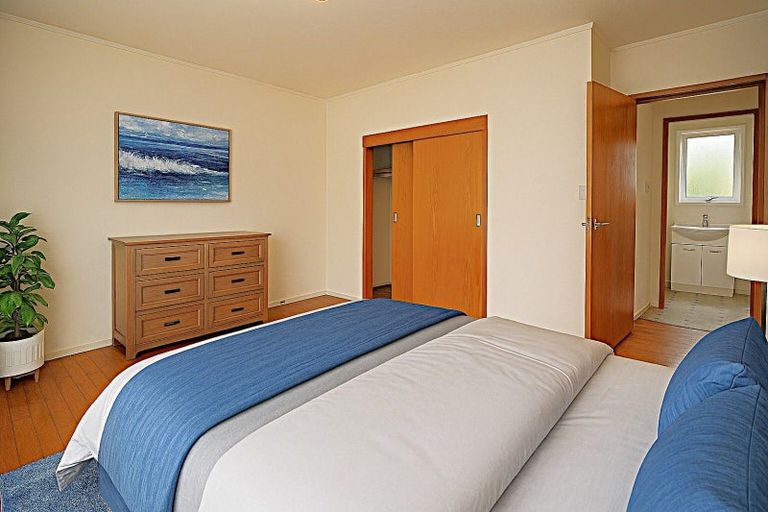 Photo of property in 104 Farquhar Road, Glendene, Auckland, 0602