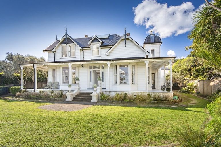 Photo of property in 12 Jubilee Avenue, Devonport, Auckland, 0624