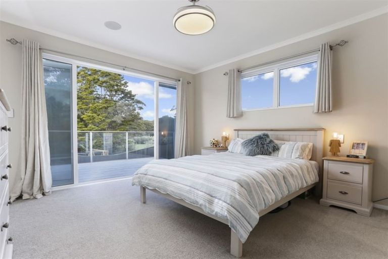 Photo of property in 21 Kahika Grove, Huapai, Kumeu, 0810