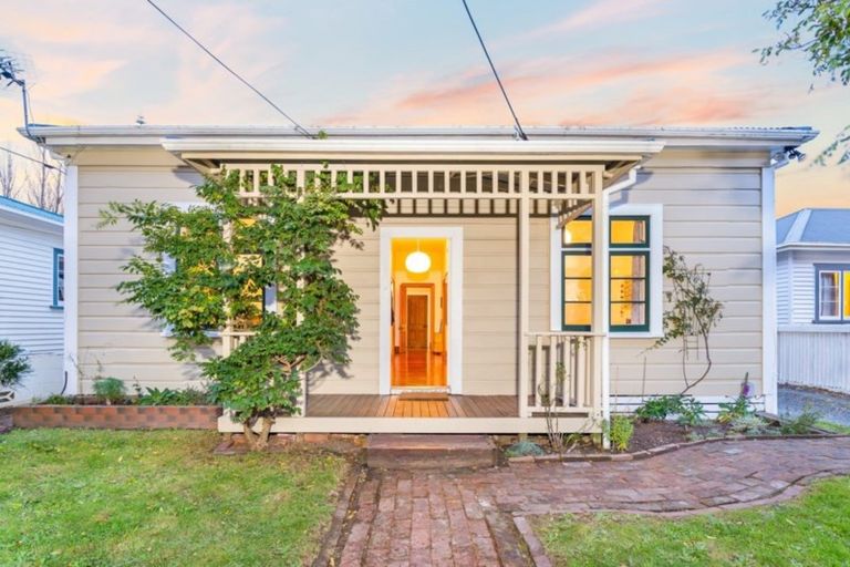 Photo of property in 8 Pitt Street, Moera, Lower Hutt, 5010