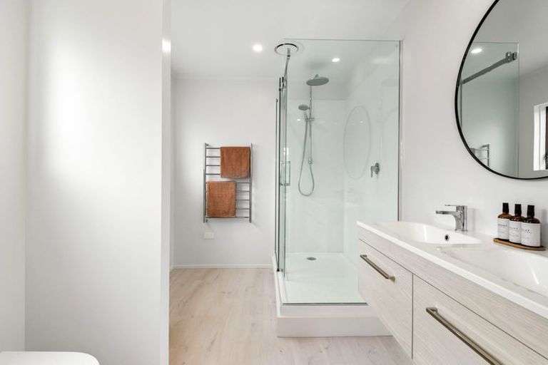 Photo of property in 1/27 Knightsbridge Drive, Forrest Hill, Auckland, 0620