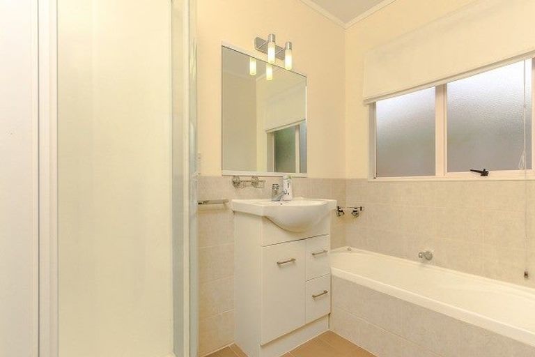 Photo of property in 2/49 Fortunes Road, Half Moon Bay, Auckland, 2012