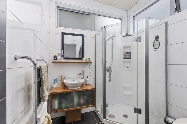 Photo of property in 70 Lavaud Street, Berhampore, Wellington, 6023