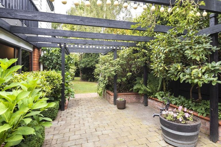 Photo of property in 5b Regency Crescent, Redwood, Christchurch, 8051