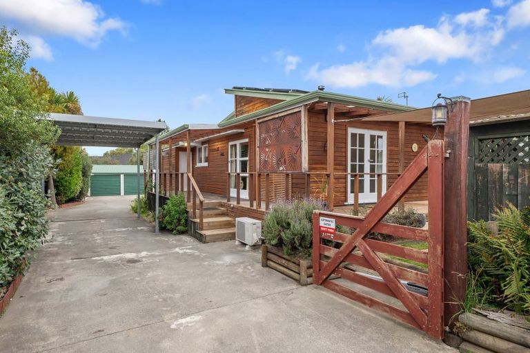 Photo of property in 37 Queens Avenue, Waikuku Beach, 7402