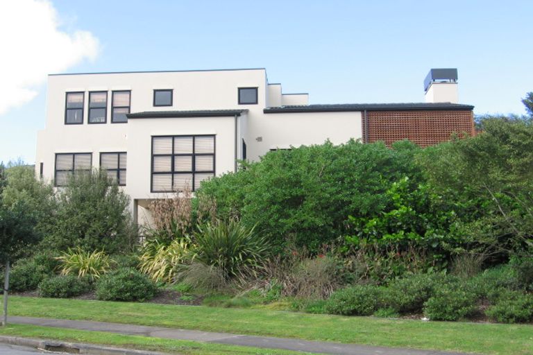 Photo of property in 11 Eynsham Court, Dannemora, Auckland, 2016