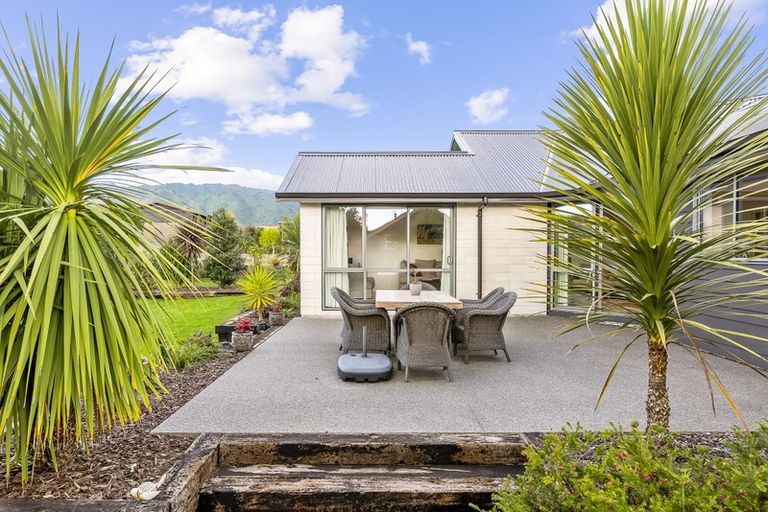 Photo of property in 2 Lamont Place, Waikanae, 5036