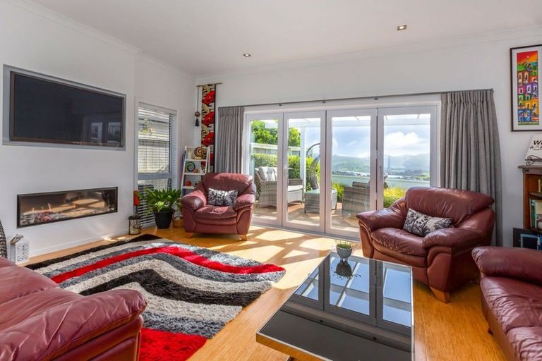 Photo of property in 9 Ships Cove, Whitby, Porirua, 5024