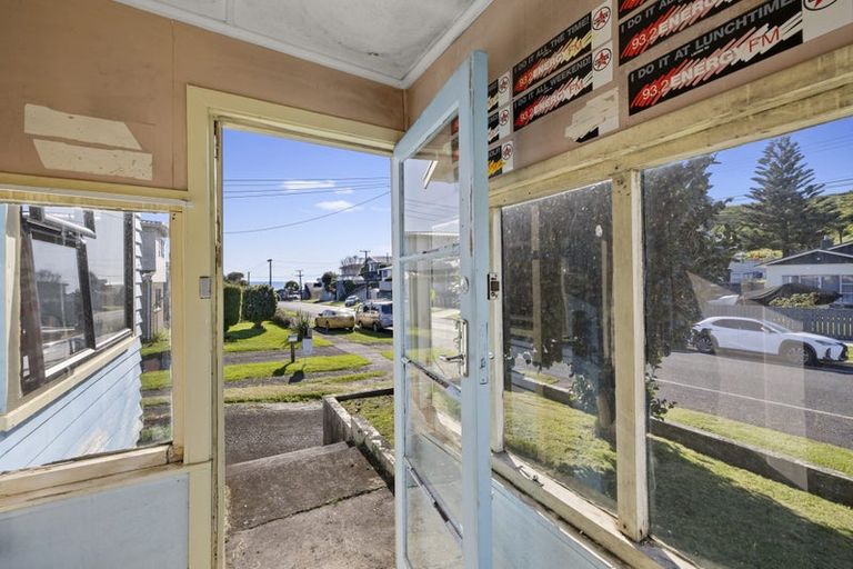 Photo of property in 80 Pioneer Road, Moturoa, New Plymouth, 4310