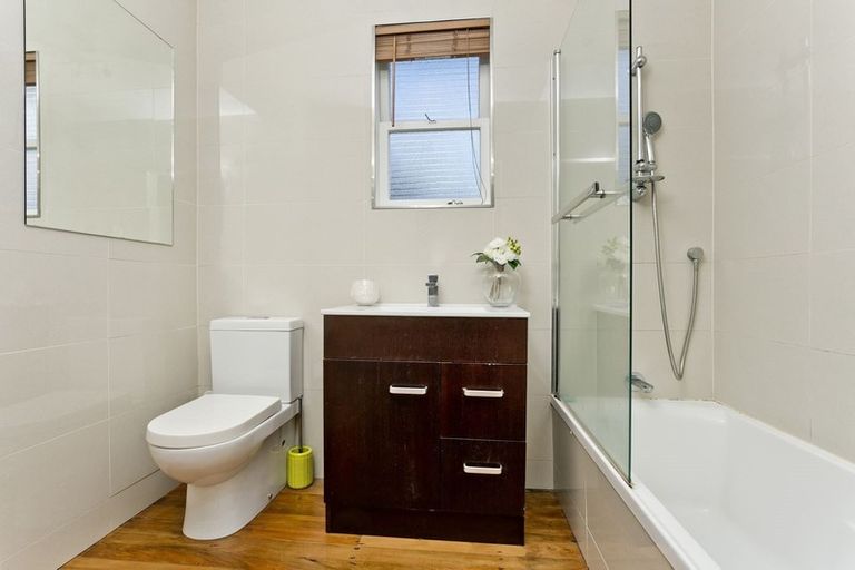 Photo of property in 1/1a Becroft Drive, Forrest Hill, Auckland, 0620