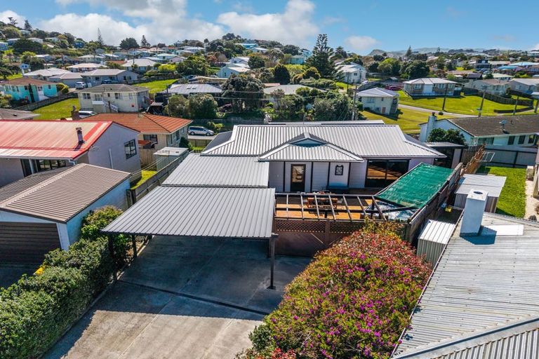 Photo of property in 38 Whanga Crescent, Titahi Bay, Porirua, 5022