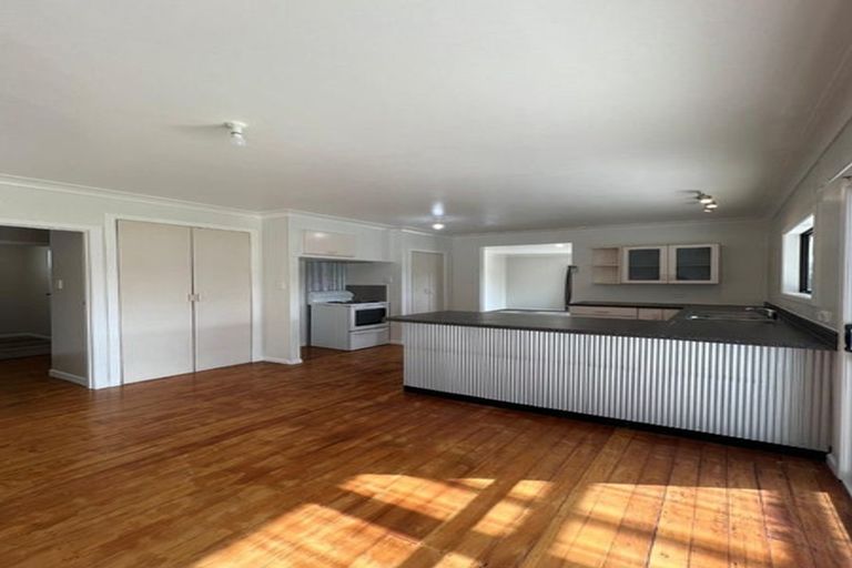 Photo of property in 130a Awaroa Road, Helensville, 0800