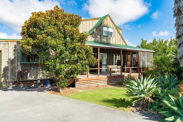 Photo of property in 1 Ferry Road, Waipu, 0510