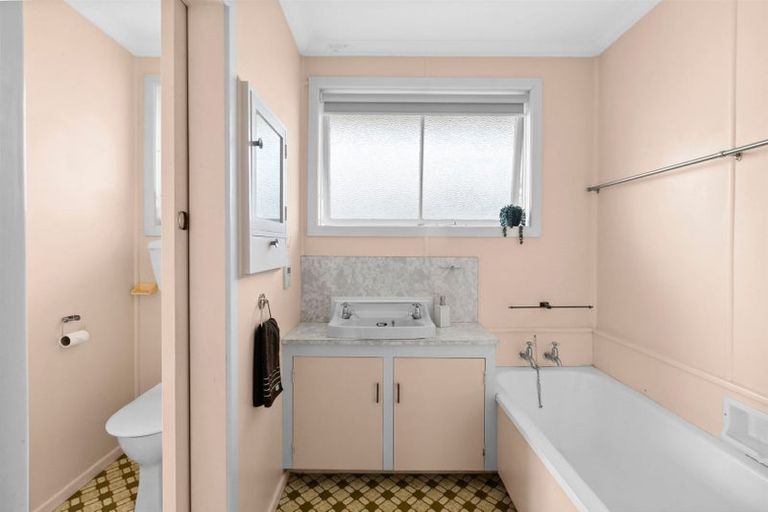 Photo of property in 241 Mangorei Road, Merrilands, New Plymouth, 4312