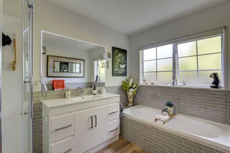 Photo of property in 20 Regent Avenue, Rangiora, 7400